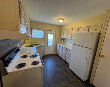 1111 49th Ave Terrace W - Photo Thumbnail 7