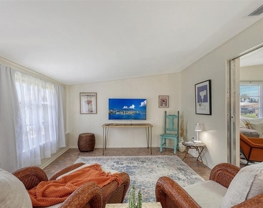 2551 Waneta Drive - Photo Thumbnail 11