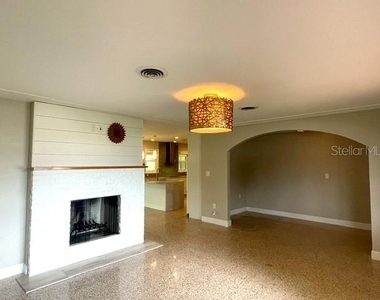 2253 Valencia Drive - Photo Thumbnail 4