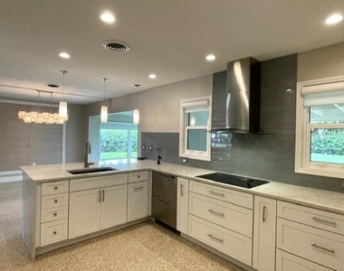 2253 Valencia Drive - Photo Thumbnail 10