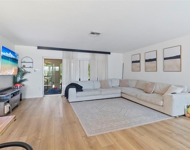 5776 Augusta Circle - Photo Thumbnail 8