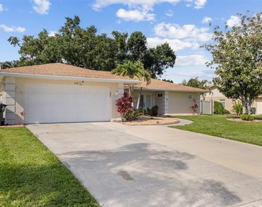 5776 Augusta Circle - Photo Thumbnail 3