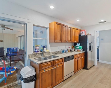 5776 Augusta Circle - Photo Thumbnail 11