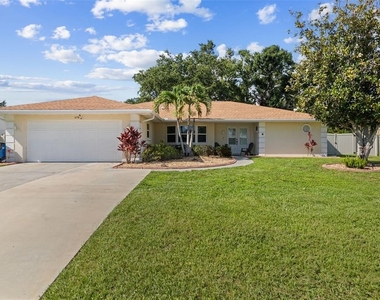 5776 Augusta Circle - Photo Thumbnail 1