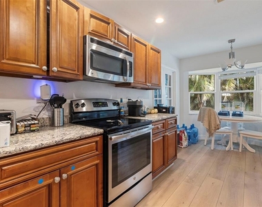 5776 Augusta Circle - Photo Thumbnail 10
