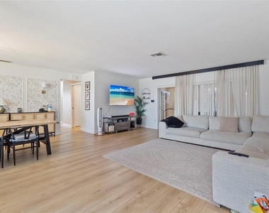 5776 Augusta Circle - Photo Thumbnail 5