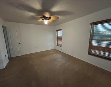 3710 31st Avenue W - Photo Thumbnail 4