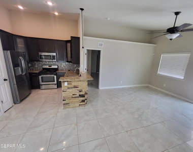 14753 Ava Leigh Avenue - Photo Thumbnail 3