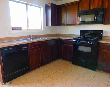2508 Sparrow Point Street - Photo Thumbnail 8