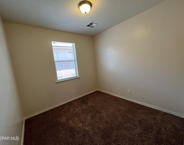 147 N Manzanita Drive - Photo Thumbnail 4