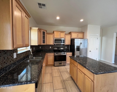 147 N Manzanita Drive - Photo Thumbnail 9
