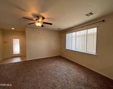 147 N Manzanita Drive - Photo Thumbnail 6