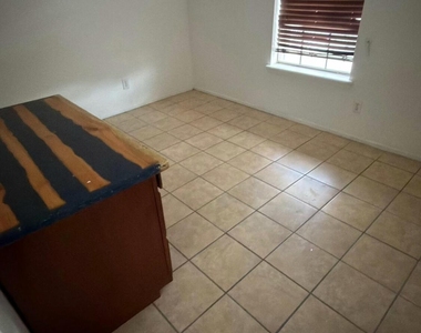 4825 Rolling Stone Avenue - Photo Thumbnail 4
