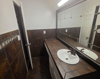 4825 Rolling Stone Avenue - Photo Thumbnail 10