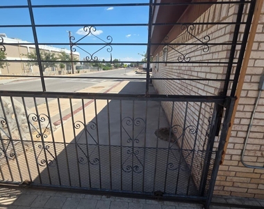 4825 Rolling Stone Avenue - Photo Thumbnail 9
