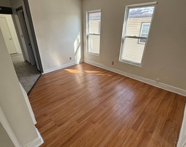 27 Lilac Street - Photo Thumbnail 2