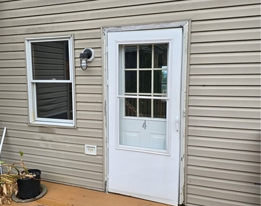 196 W Madison St - Photo Thumbnail 2