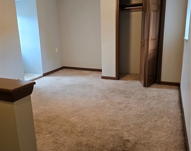 196 W Madison St - Photo Thumbnail 12