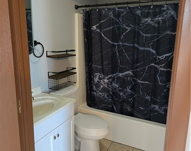 196 W Madison St - Photo Thumbnail 7