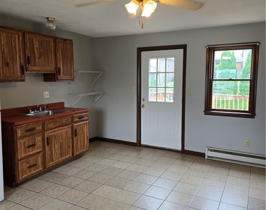 196 W Madison St - Photo Thumbnail 4