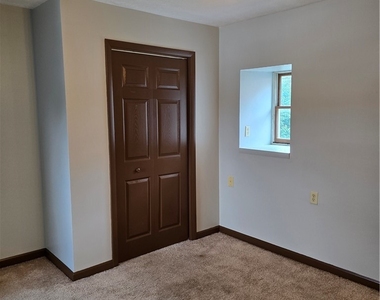 196 W Madison St - Photo Thumbnail 13