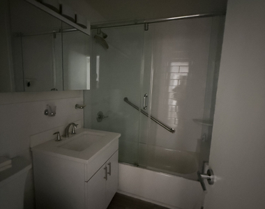 157 East 57th Street - Photo Thumbnail 11