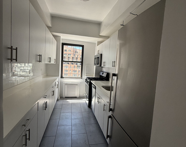 157 East 57th Street - Photo Thumbnail 4