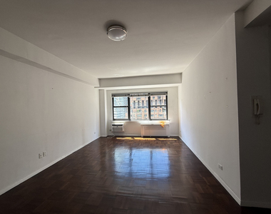 157 East 57th Street - Photo Thumbnail 3