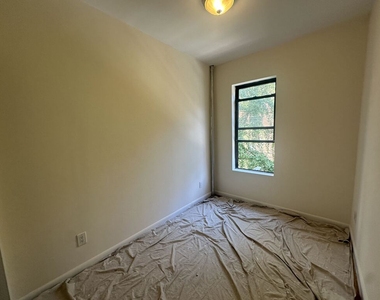 E 82nd and York Ave - Photo Thumbnail 5