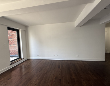 157 East 57th Street - Photo Thumbnail 3