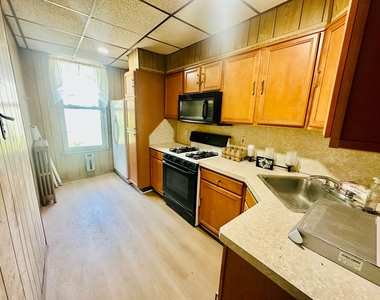 313 Cornelia Street - Photo Thumbnail 2