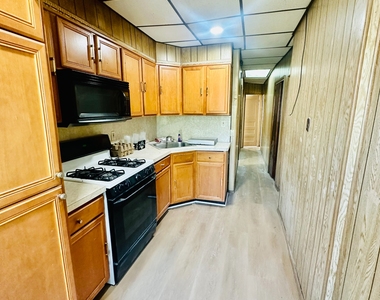 313 Cornelia Street - Photo Thumbnail 3