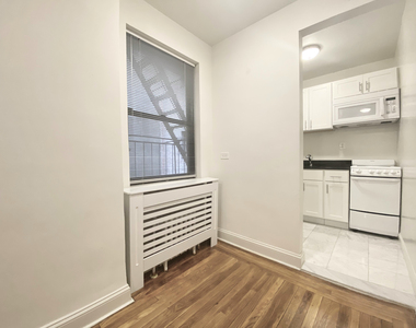 East 44th Street - Photo Thumbnail 3