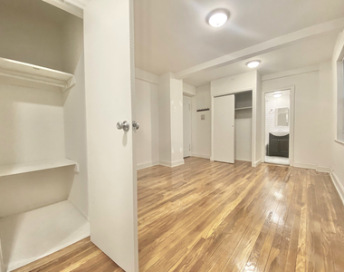 East 44th Street - Photo Thumbnail 5