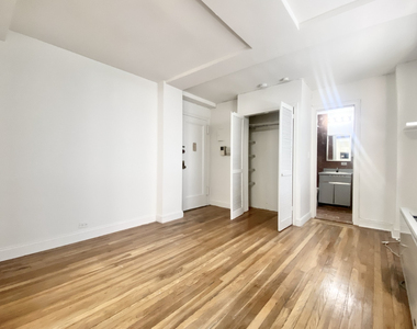 East 44th Street - Photo Thumbnail 7