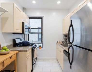 305 Convent Avenue - Photo Thumbnail 3