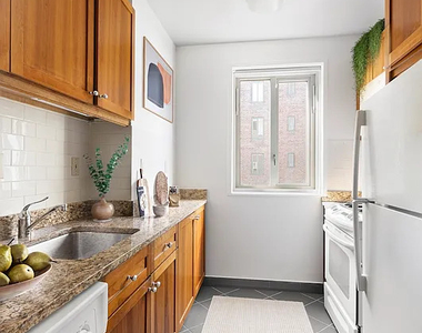 515 East 14th Street - Photo Thumbnail 4