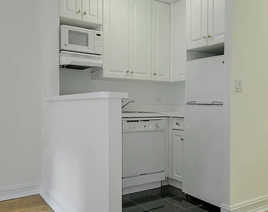 241 East 46th Street - Photo Thumbnail 5