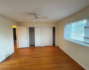 215 Locksley Road - Photo Thumbnail 11