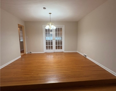 215 Locksley Road - Photo Thumbnail 3