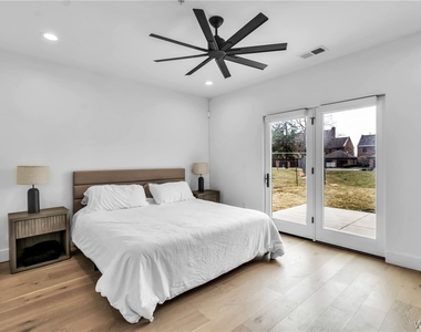 240 Lakefront Boulevard - Photo Thumbnail 3