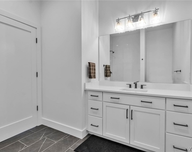240 Lakefront Boulevard - Photo Thumbnail 33