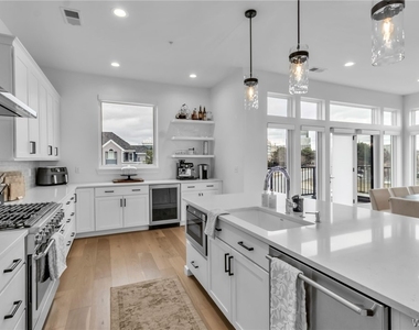 240 Lakefront Boulevard - Photo Thumbnail 10