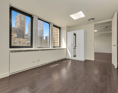 369 Lexington Avenue - Photo Thumbnail 3