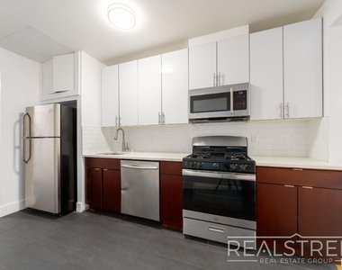 90-02 Queens Blvd - Photo Thumbnail 8