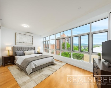 90-02 Queens Blvd - Photo Thumbnail 2
