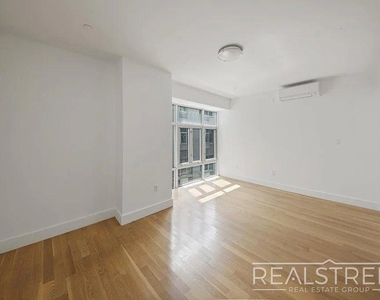90-02 Queens Blvd - Photo Thumbnail 2