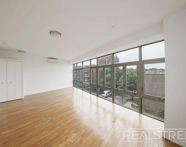 90-02 Queens Blvd - Photo Thumbnail 3
