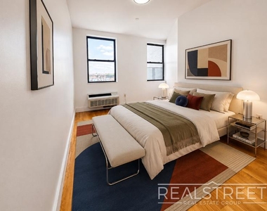 90-02 Queens Blvd - Photo Thumbnail 5