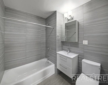 90-02 Queens Blvd - Photo Thumbnail 4